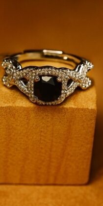 Black Stone With Zirconia Fingar Ring
