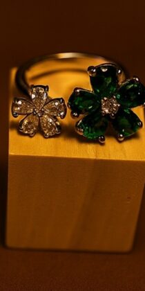 Green Stone With Zirconia Fingar Ring