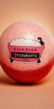 Strawberry Bath Bomb – 130g (Fruity Relaxing Bath Fizzy)